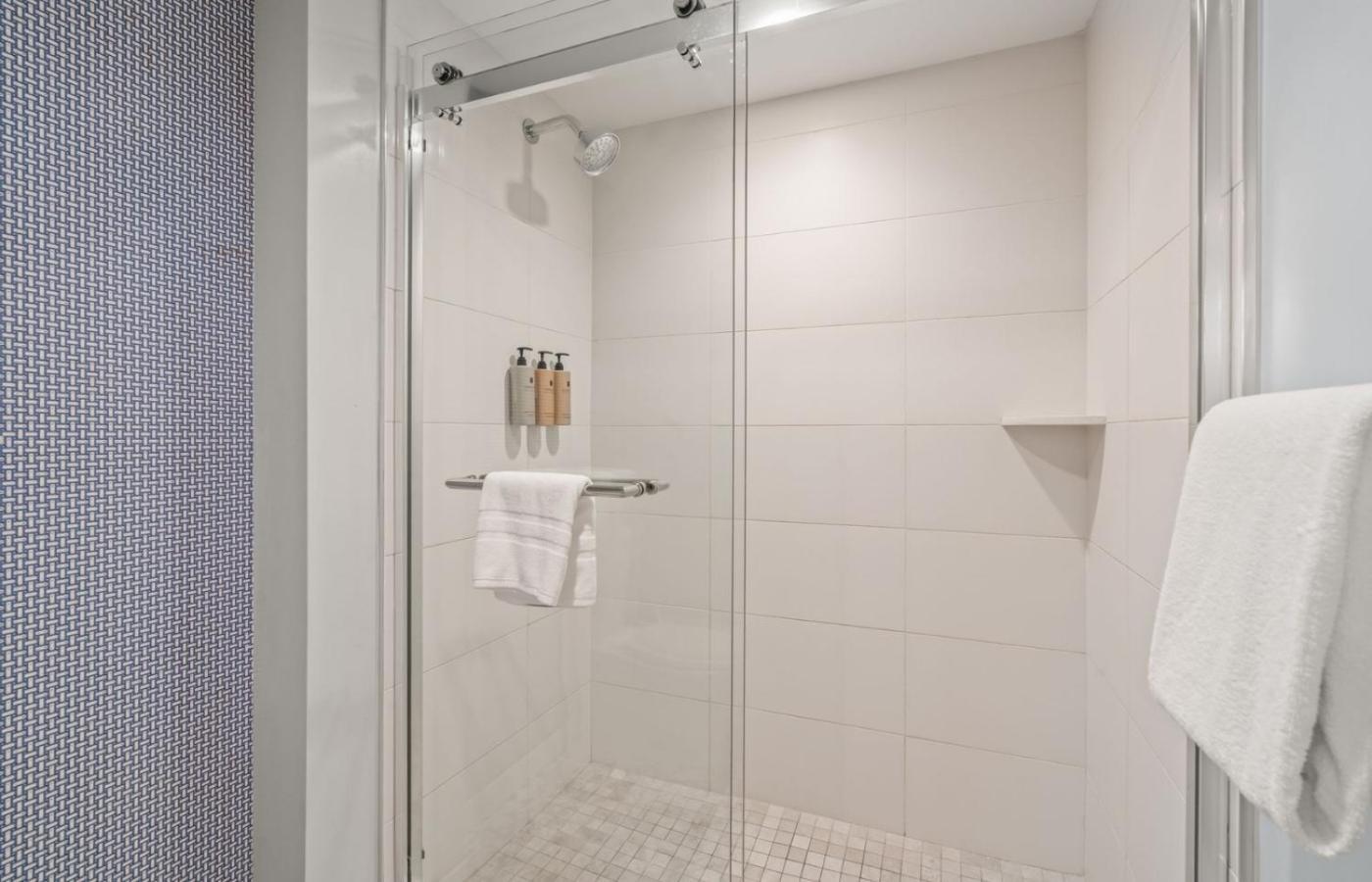 Lanai King with Bayside View,1729994945:JPEG