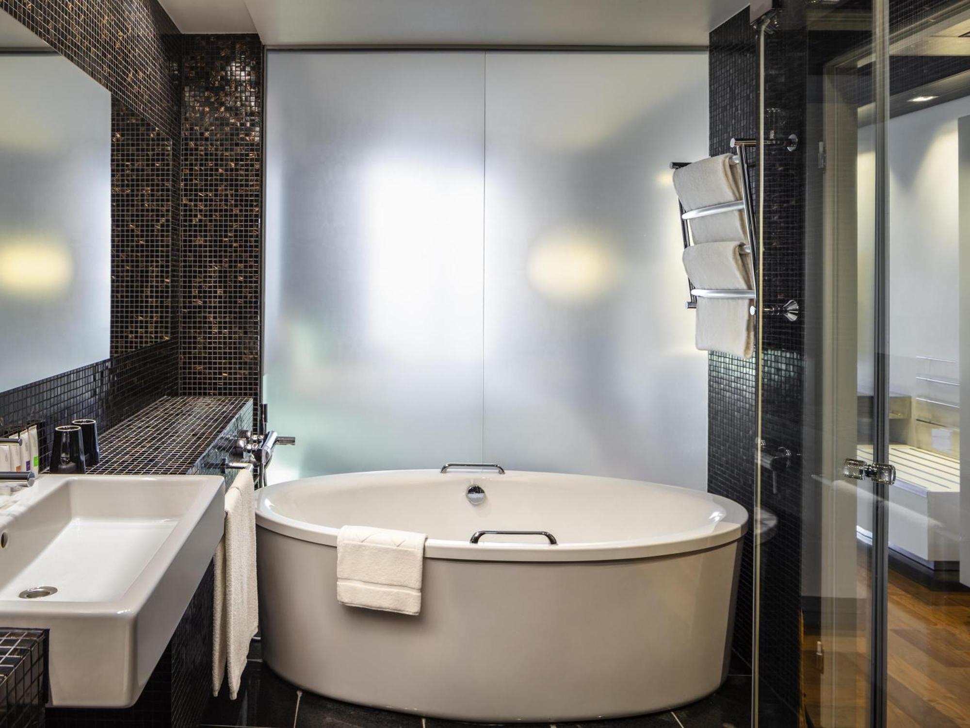 Swiss Executive King Room,1729997726:JPEG