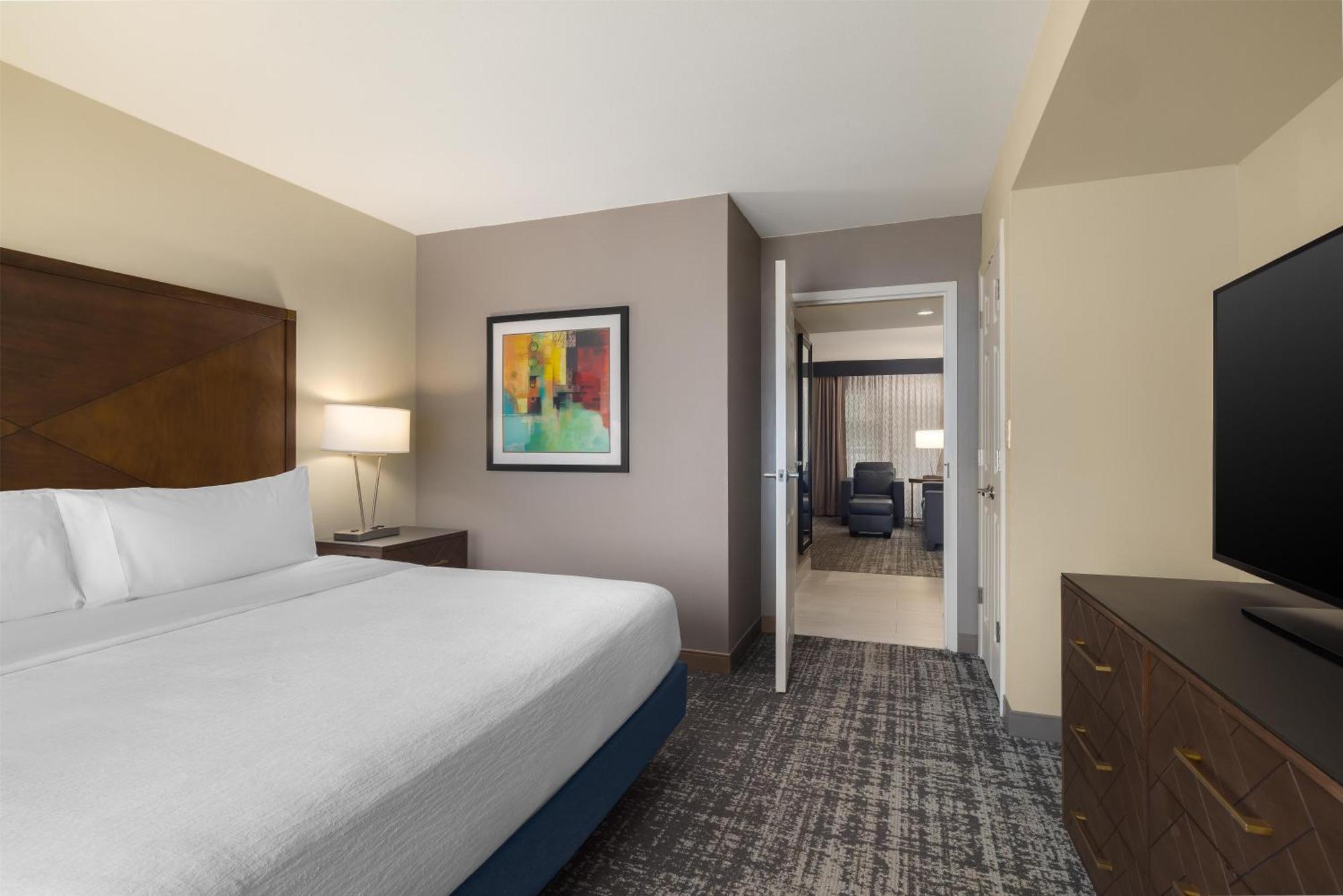 Two-Room King Suite - Non-Smoking,1730022042:JPEG