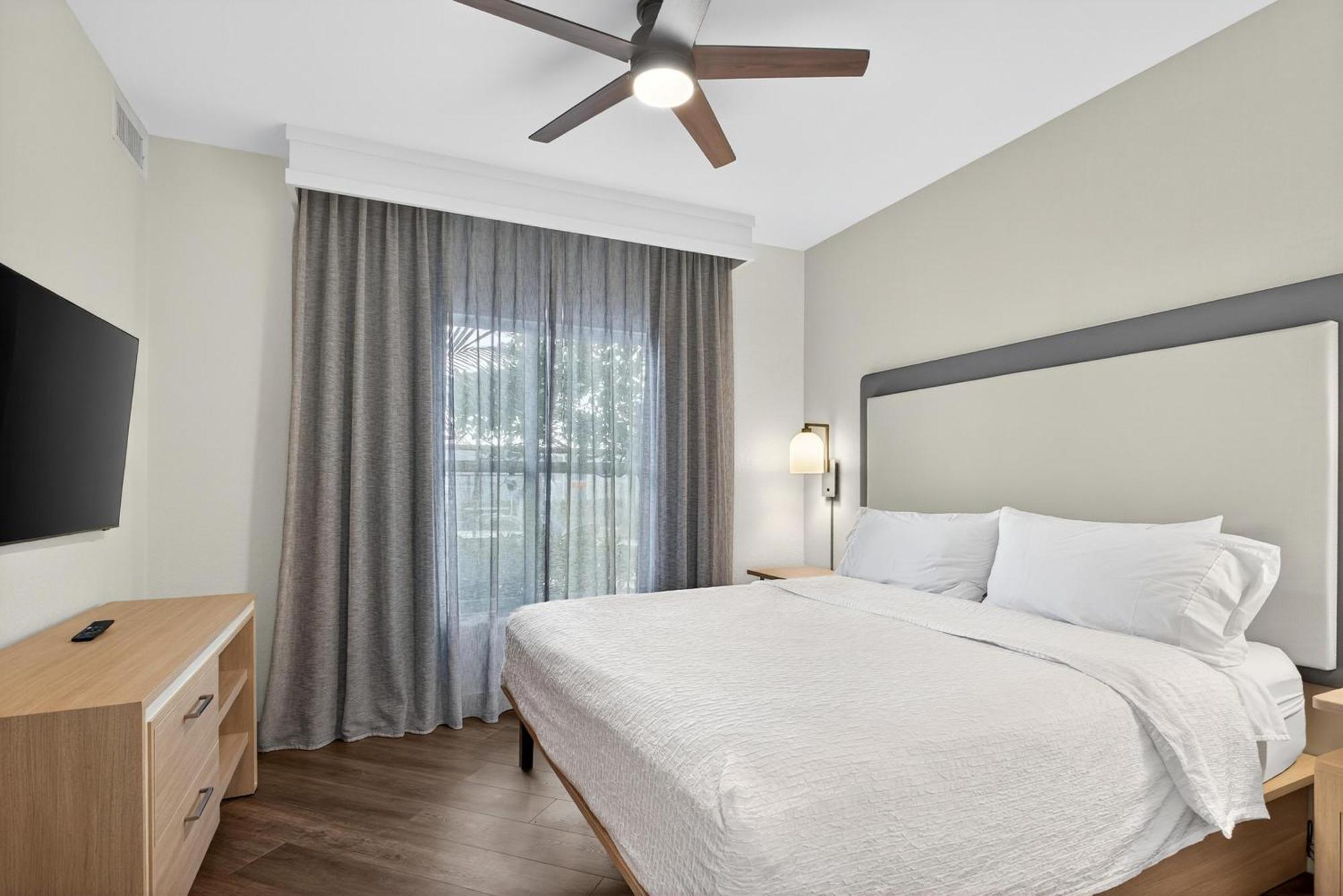 One-Bedroom King Suite - Non-Smoking,1730025315:JPEG