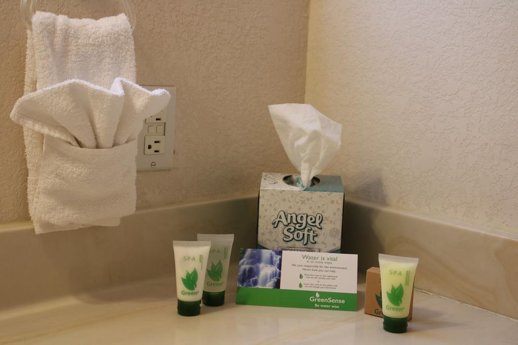 Queen Suite with Pool View - Non-Smoking,234019981:JPEG