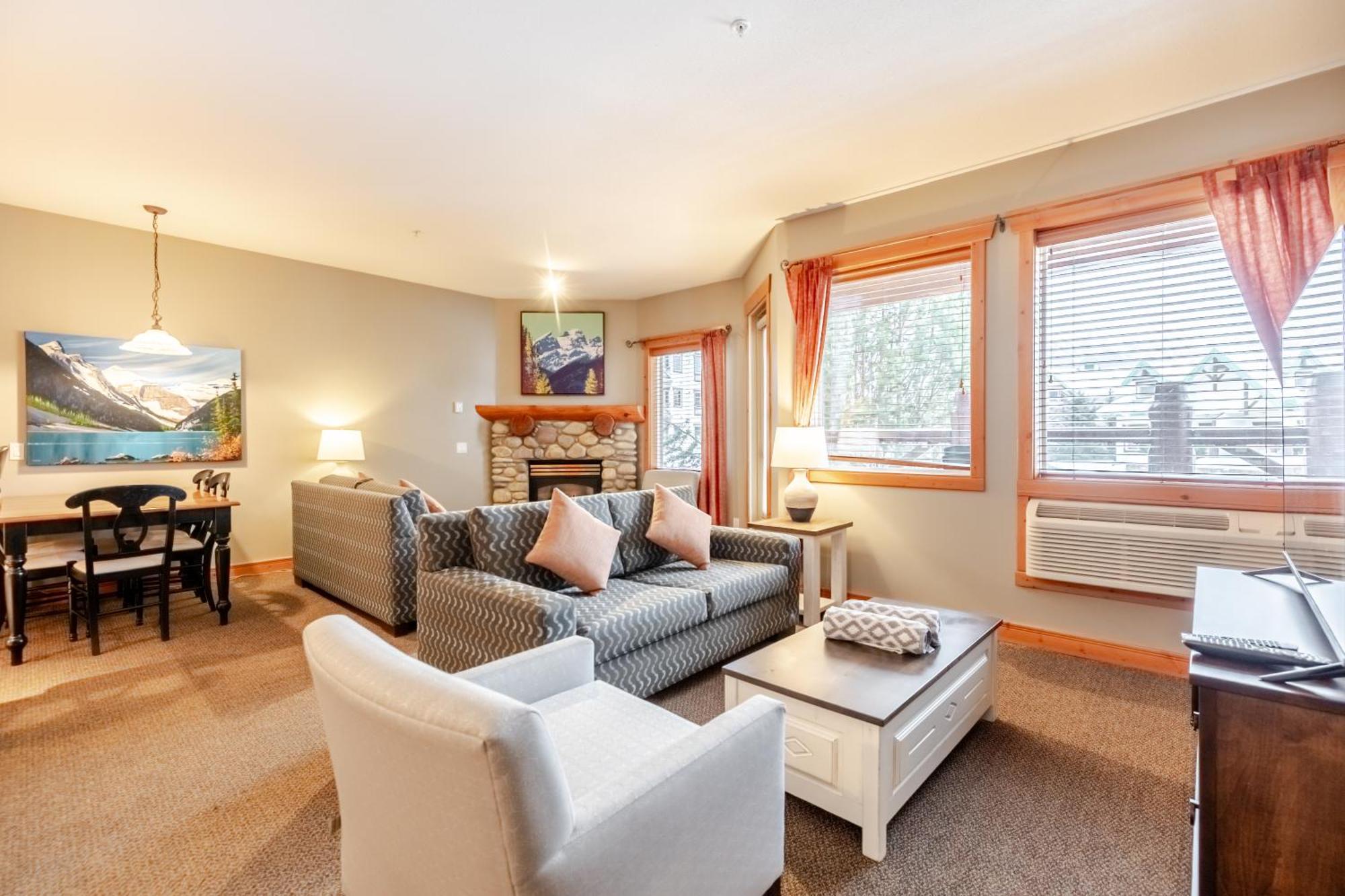 One-Bedroom Suite with Kitchen,1739421289:JPEG