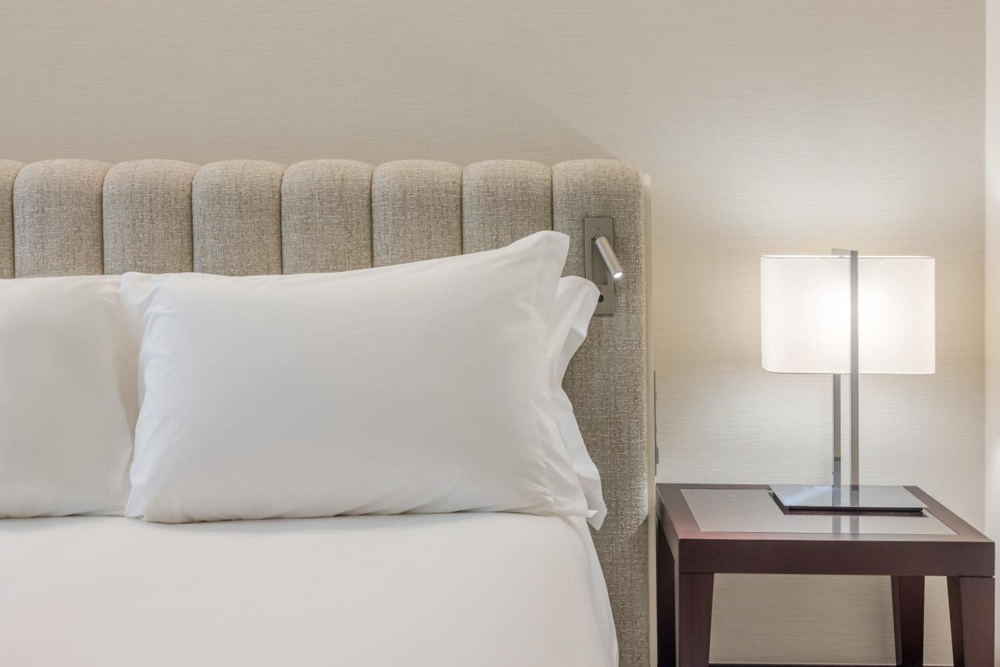 Premium Queen Room with Lounge Access,1746815054:JPEG