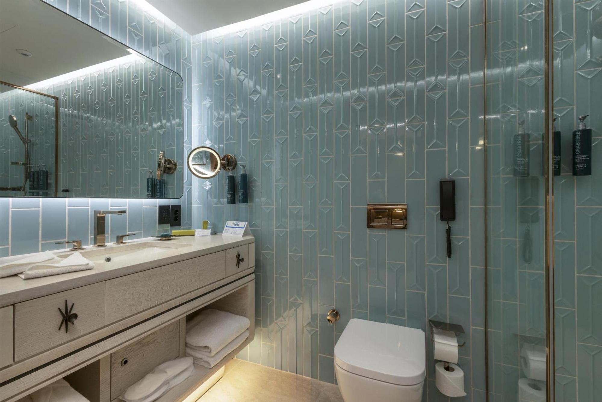 Queen Room - Accessible
