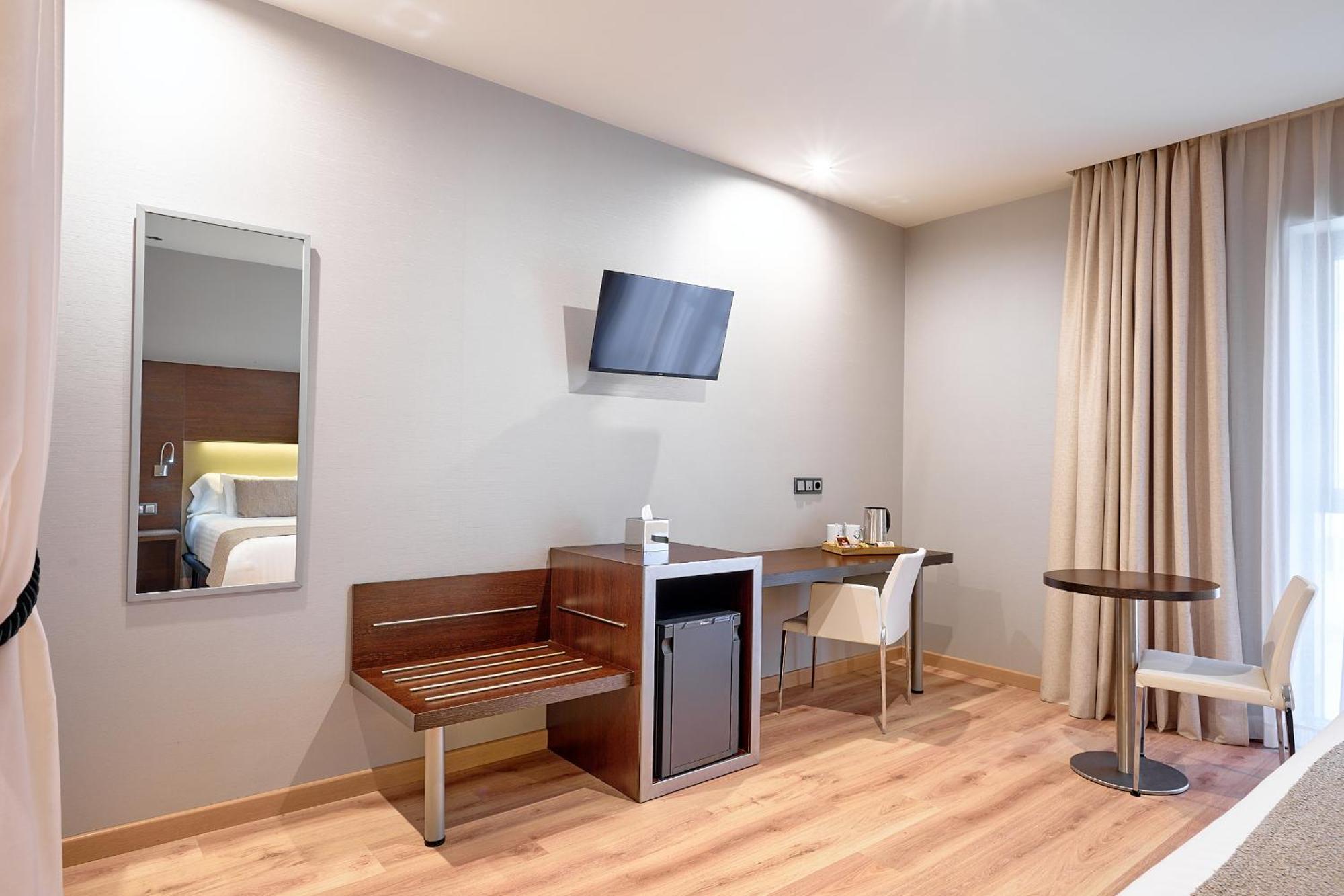 Deluxe Junior Suite with Hot Tub,1742650539:JPEG