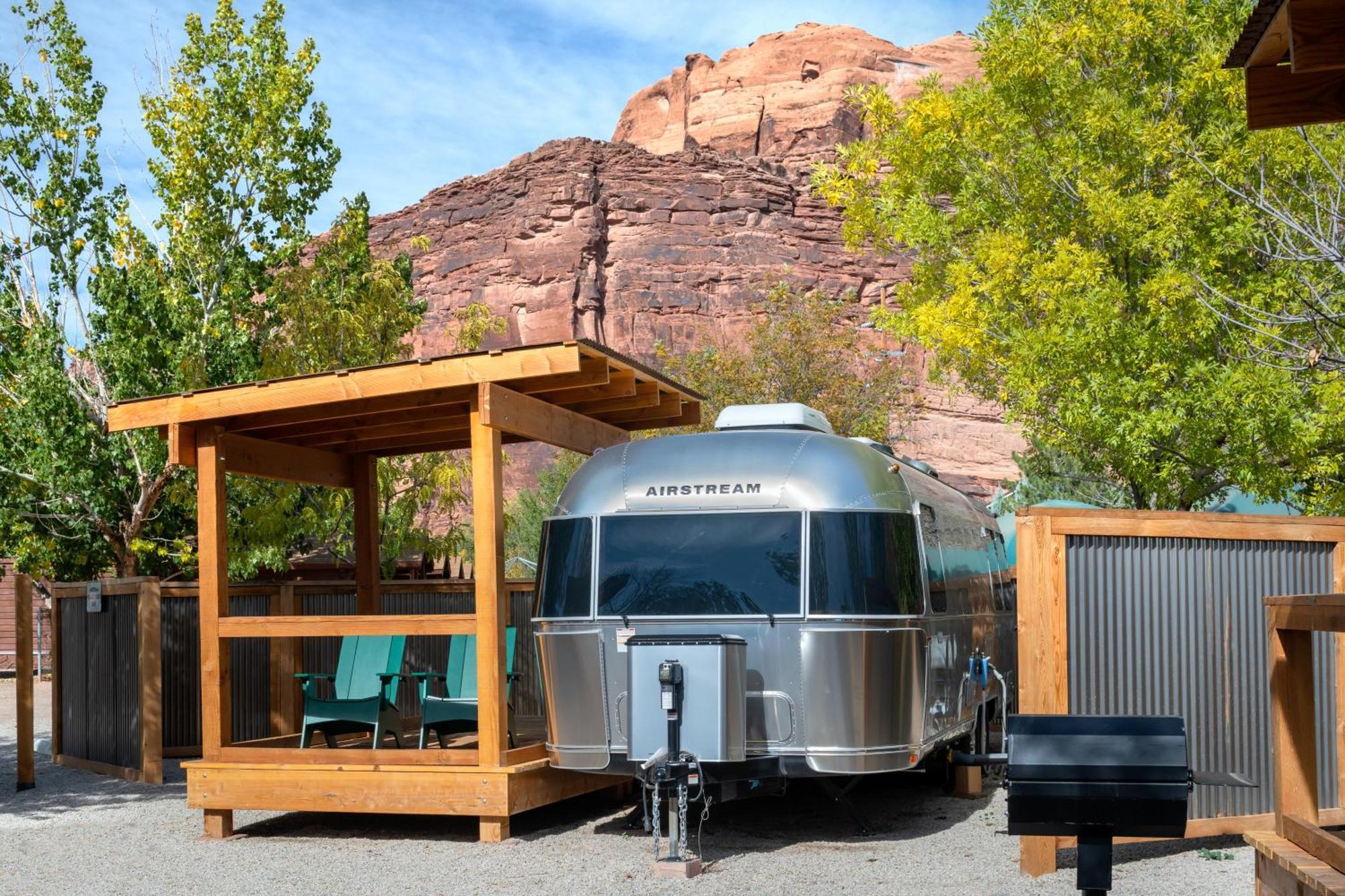 Airstream Rental w or Short Queen,1742937555:JPEG