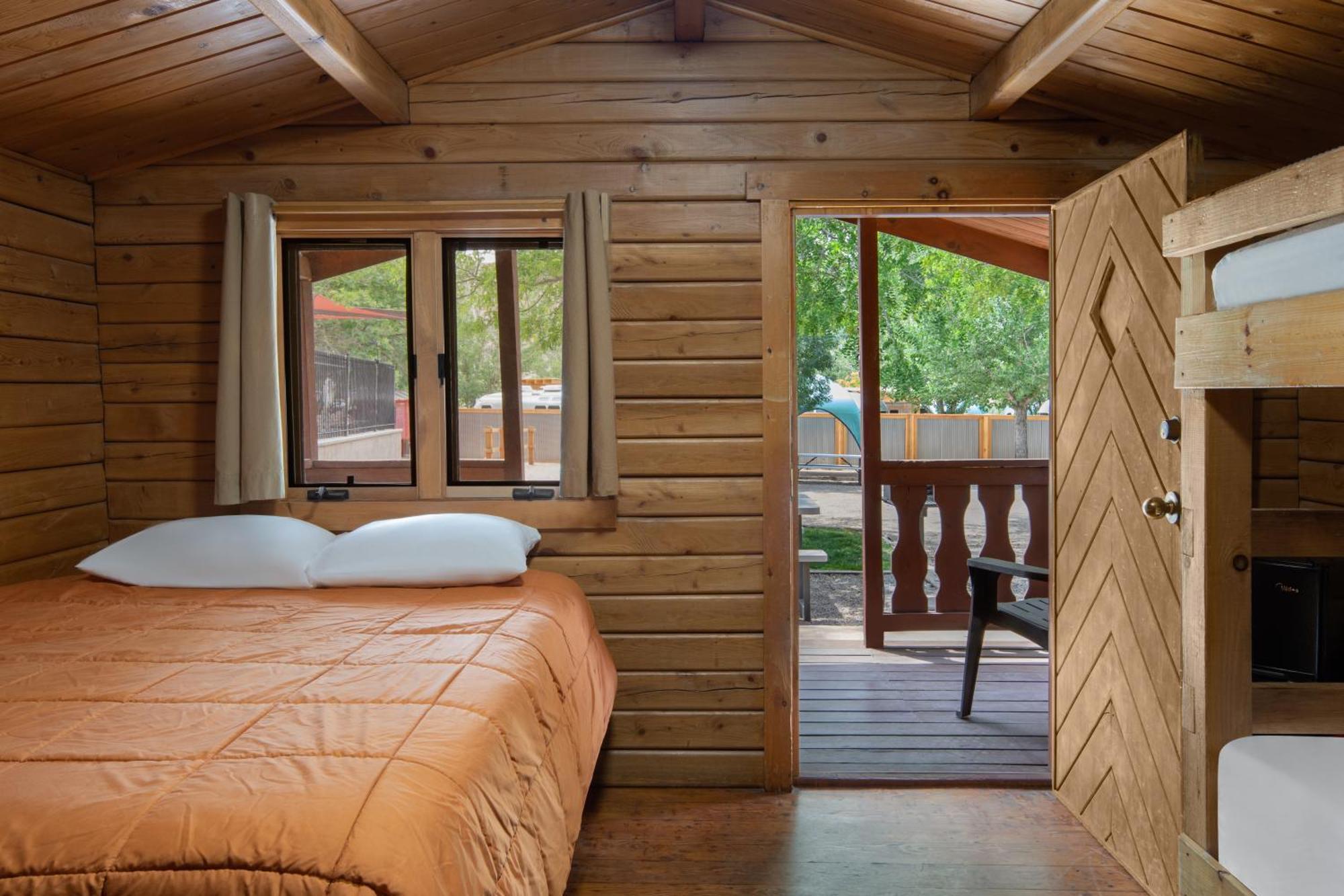 Deluxe Cabin Rental - 4 Person