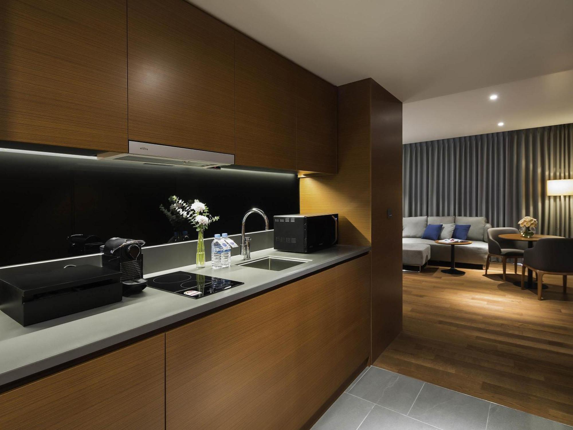 Residence Deluxe Room with Three Single Beds (3 Adults)