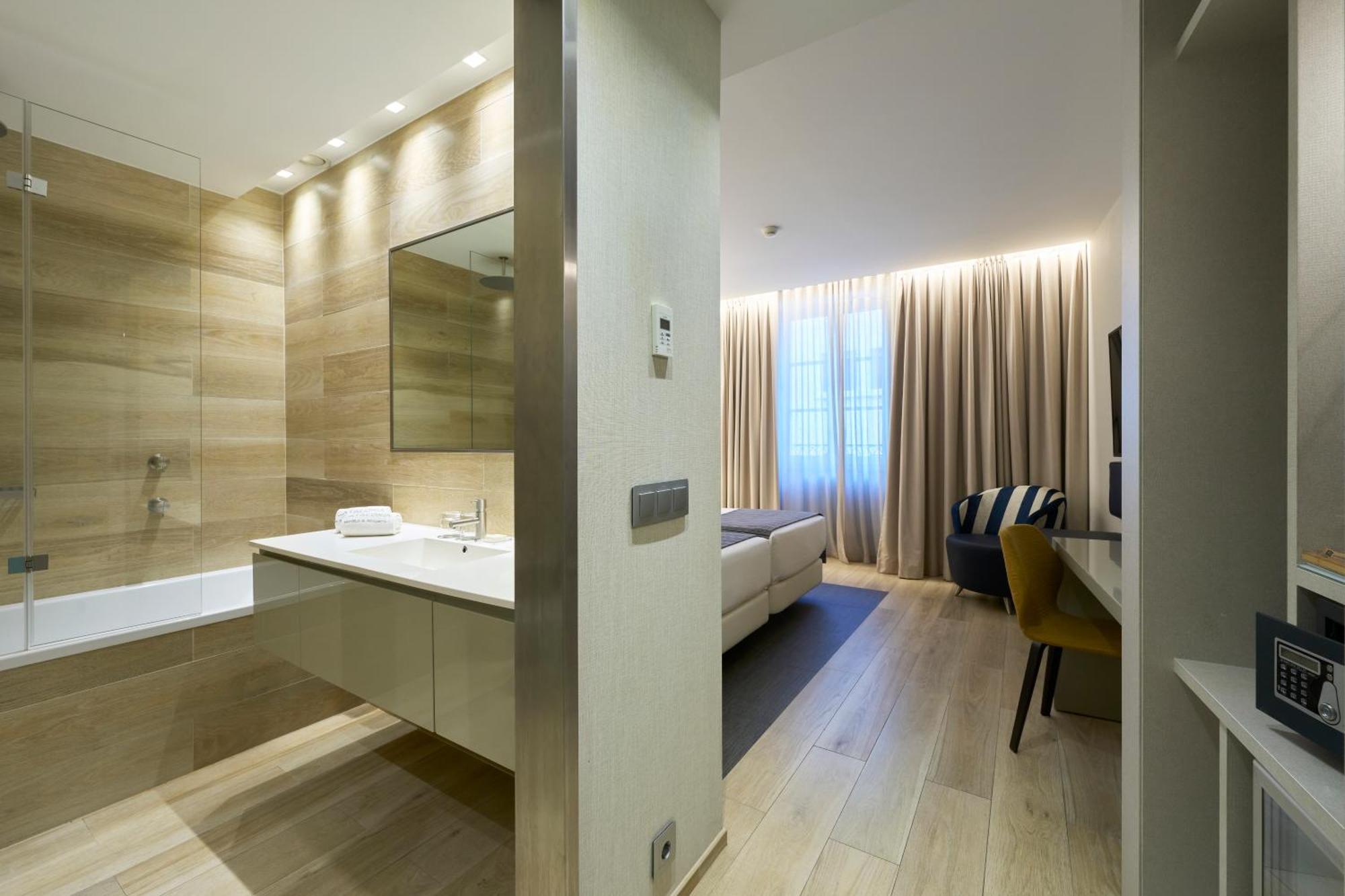 Double or Twin Room,1743224251:JPEG