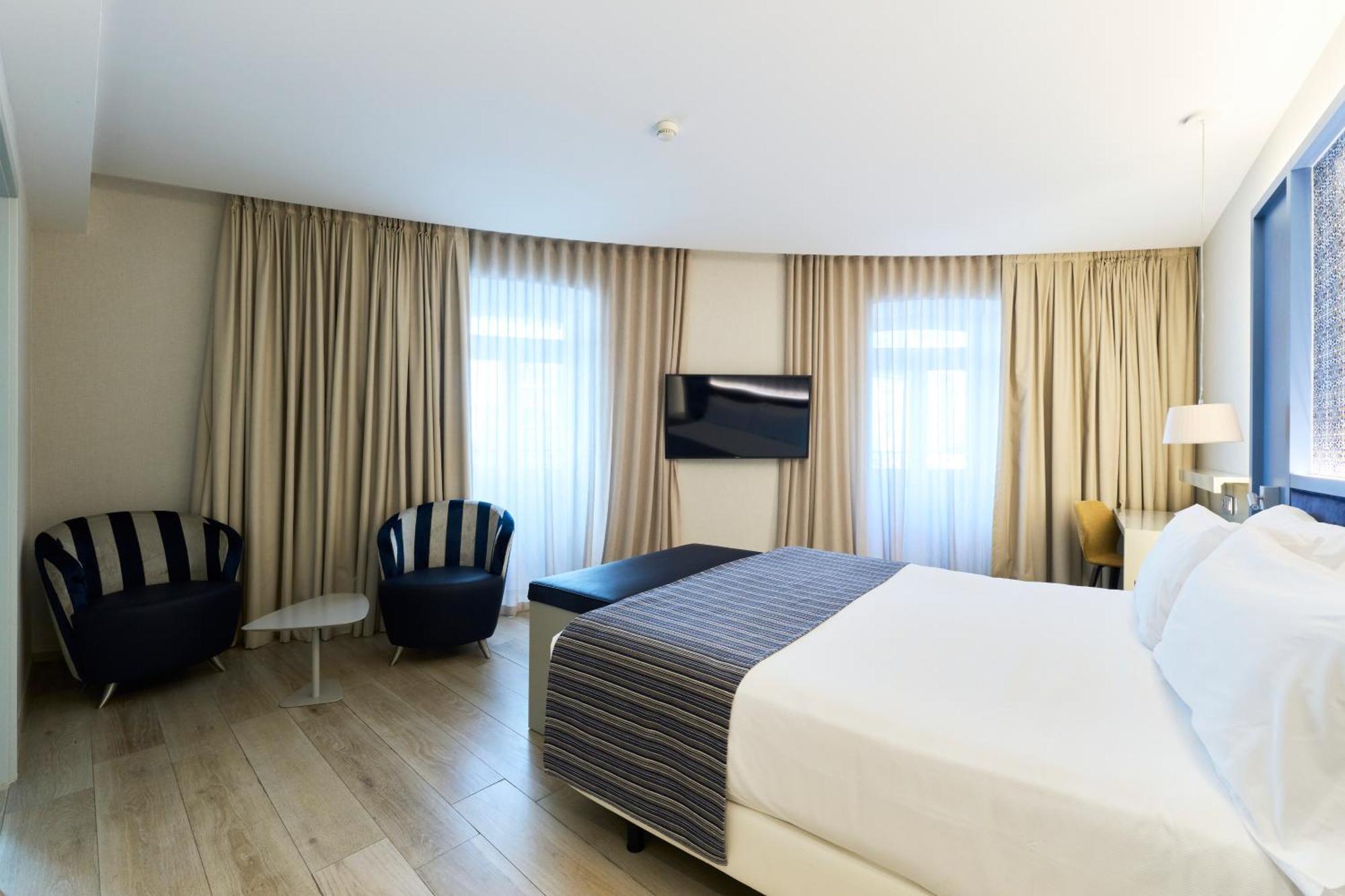 Deluxe Room,1743224266:JPEG