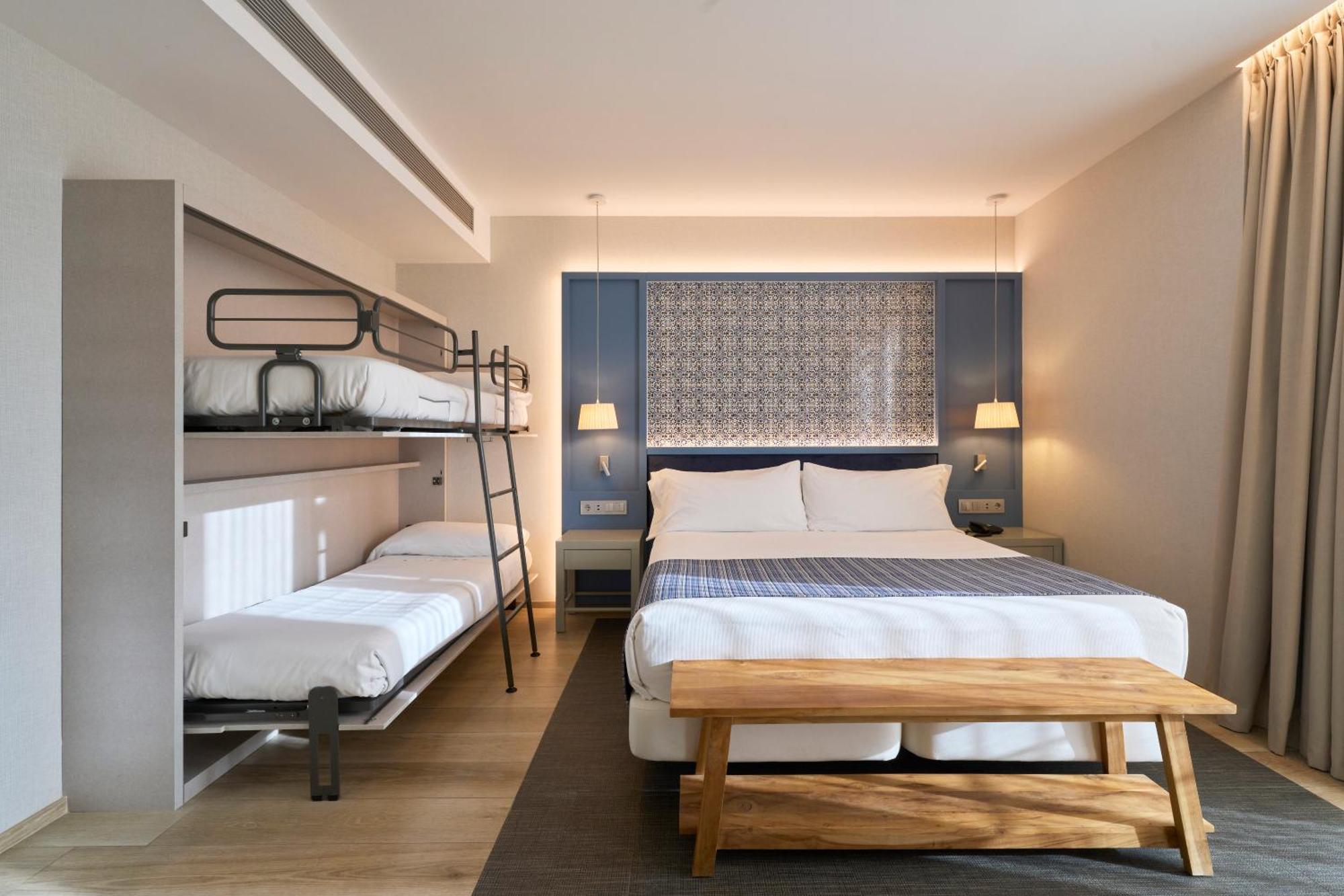 Family Room,1743224267:JPEG