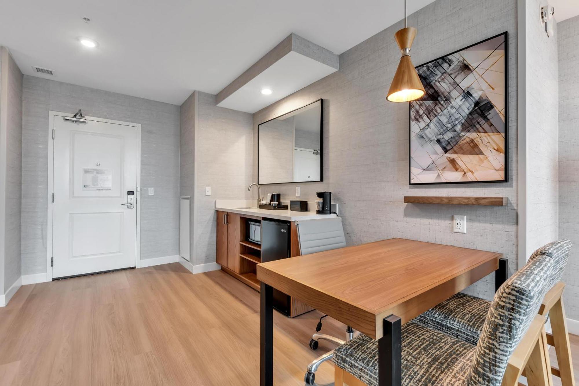 King Studio - Non-Smoking,1746853996:JPEG