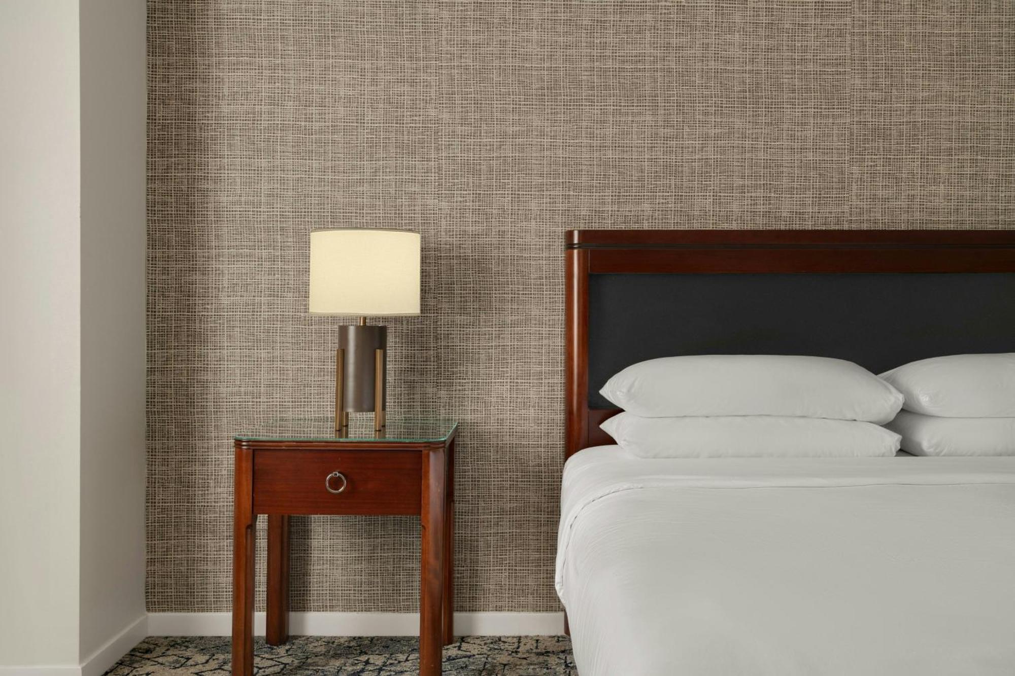 Guest Room, 1 King,1746949003:JPEG