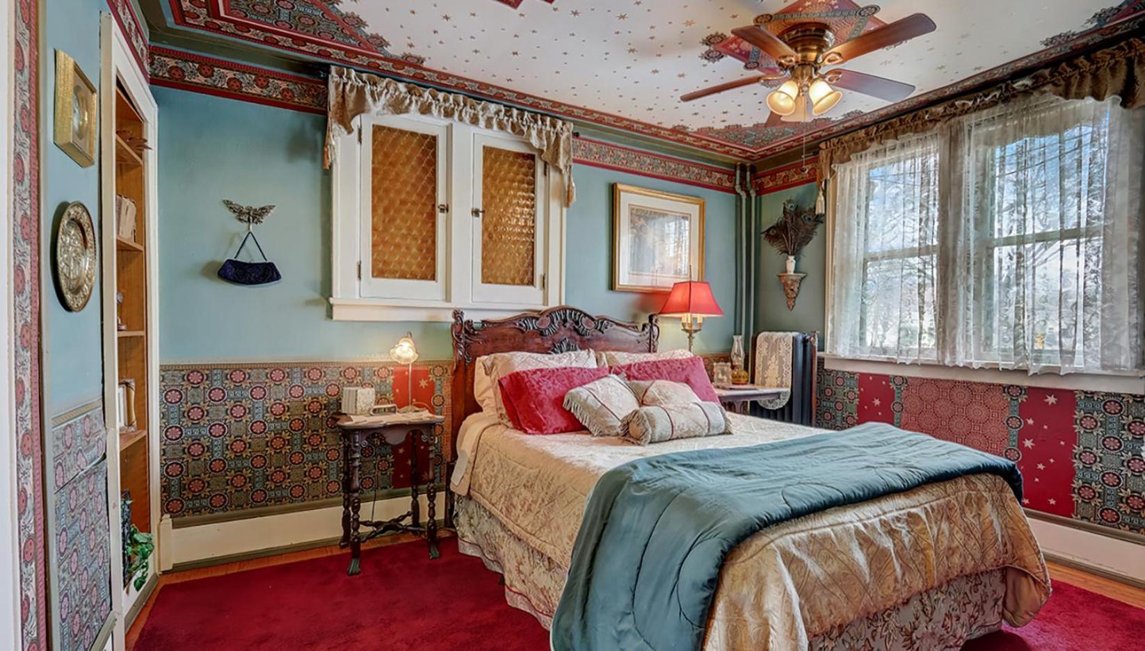 Queen Bed 2 Room Spa Bath