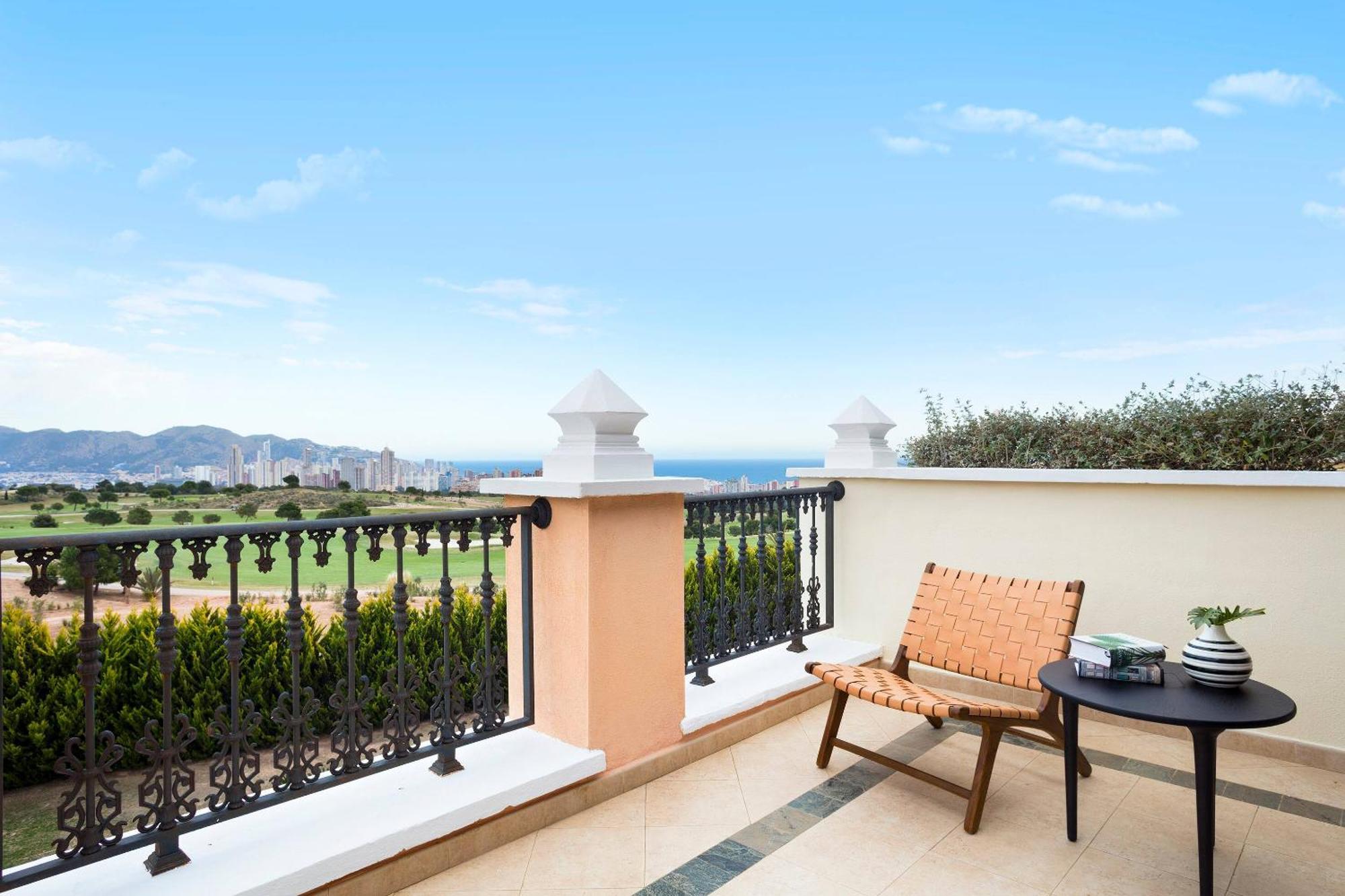 Suite Junior The Level (2 adults + 2 kids),1756410903:JPEG