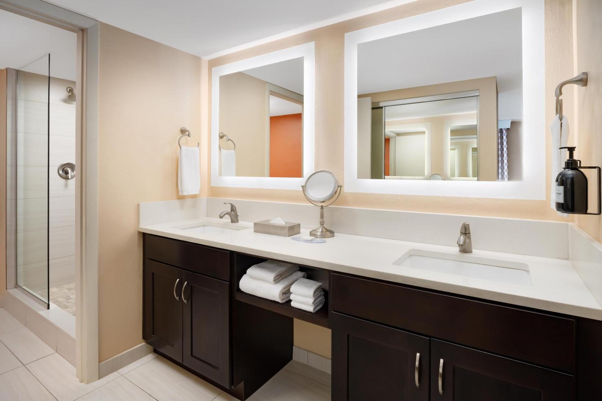 Double Room with Two Double Beds and Balcony,1756508109:JPEG