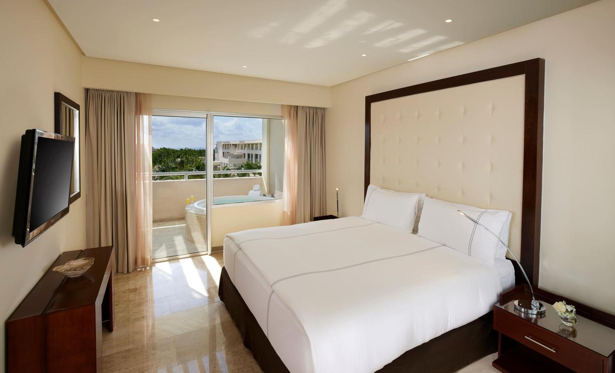 Master Suite - Nature View,1756525790:JPEG