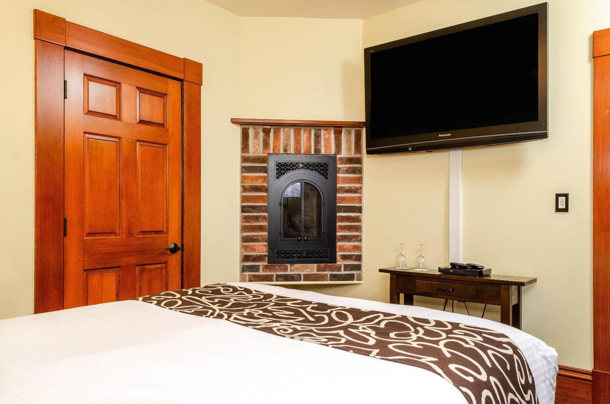 Queen Room with Spa Bath - Non-Smoking,1756554651:JPEG
