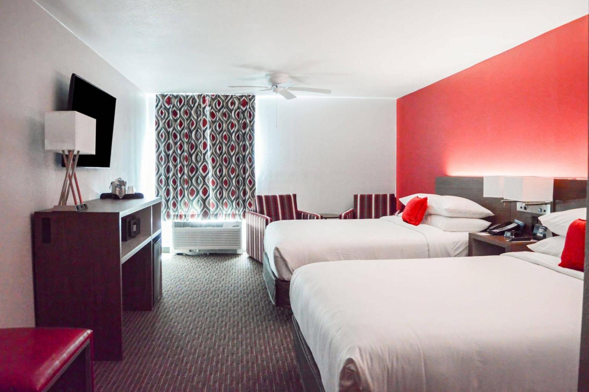 Quadruple Room Two Queen Beds Tub Disability Access or Non Smoking,1756647470:JPEG
