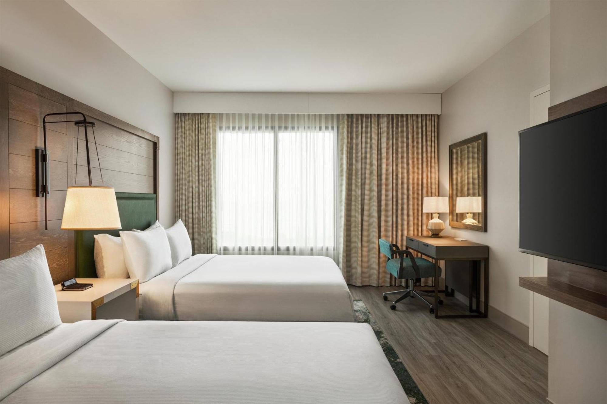 Queen Suite with Two Queen Beds and Bath Tub - Gulf View/Mobility Accessible