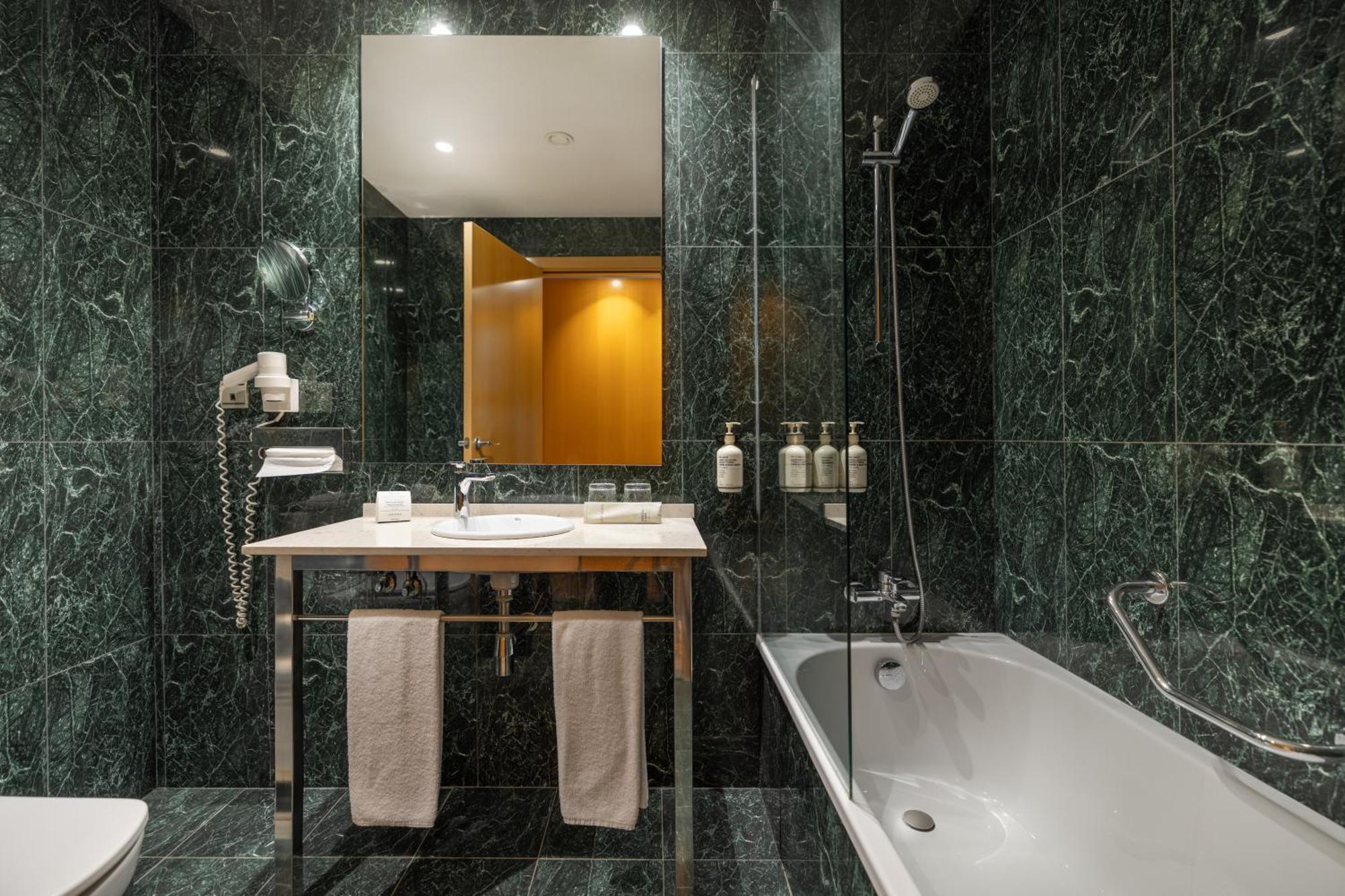 Triple Room,1758275102:JPEG