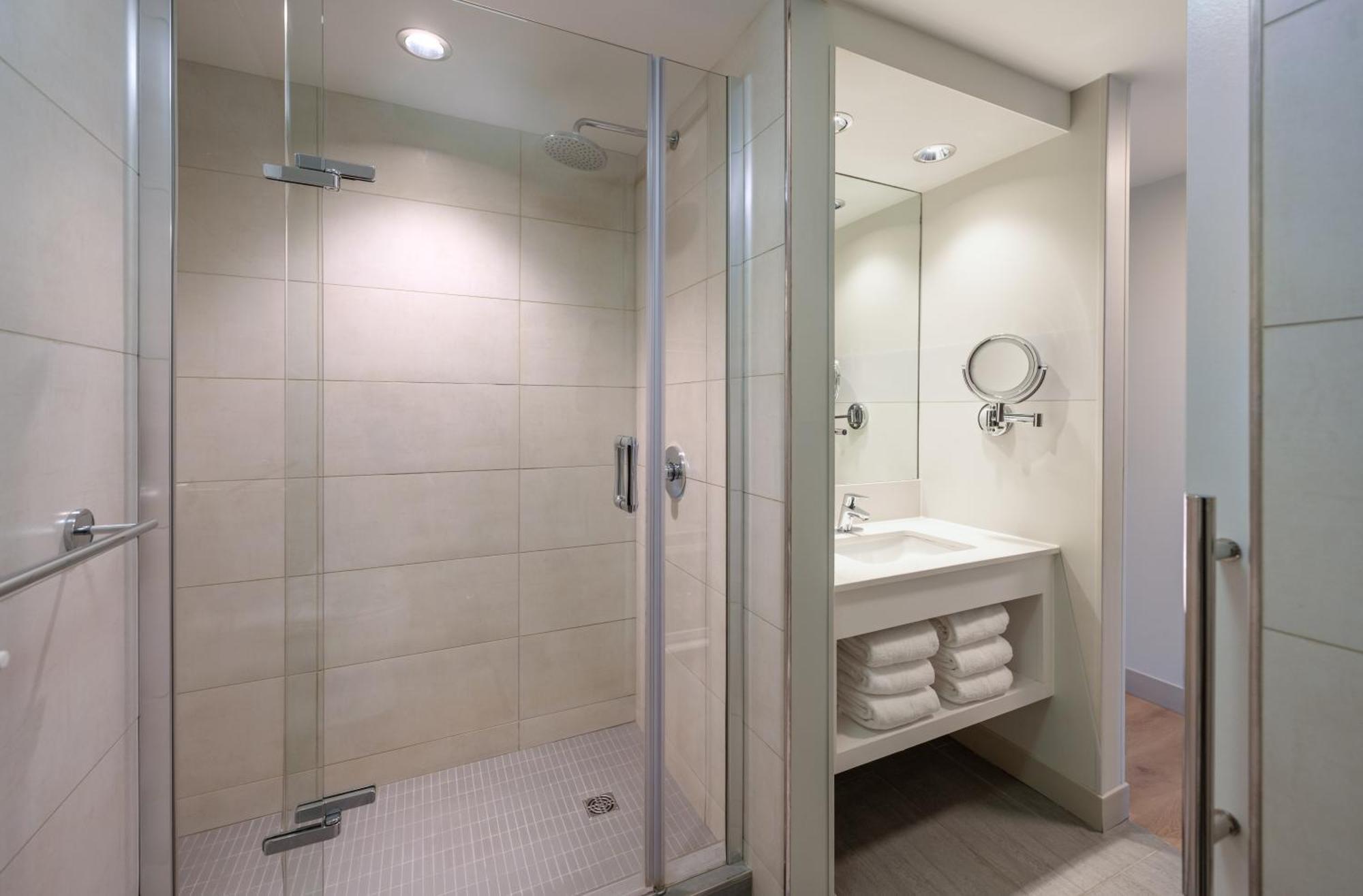 Deluxe King Room,1765585585:JPEG