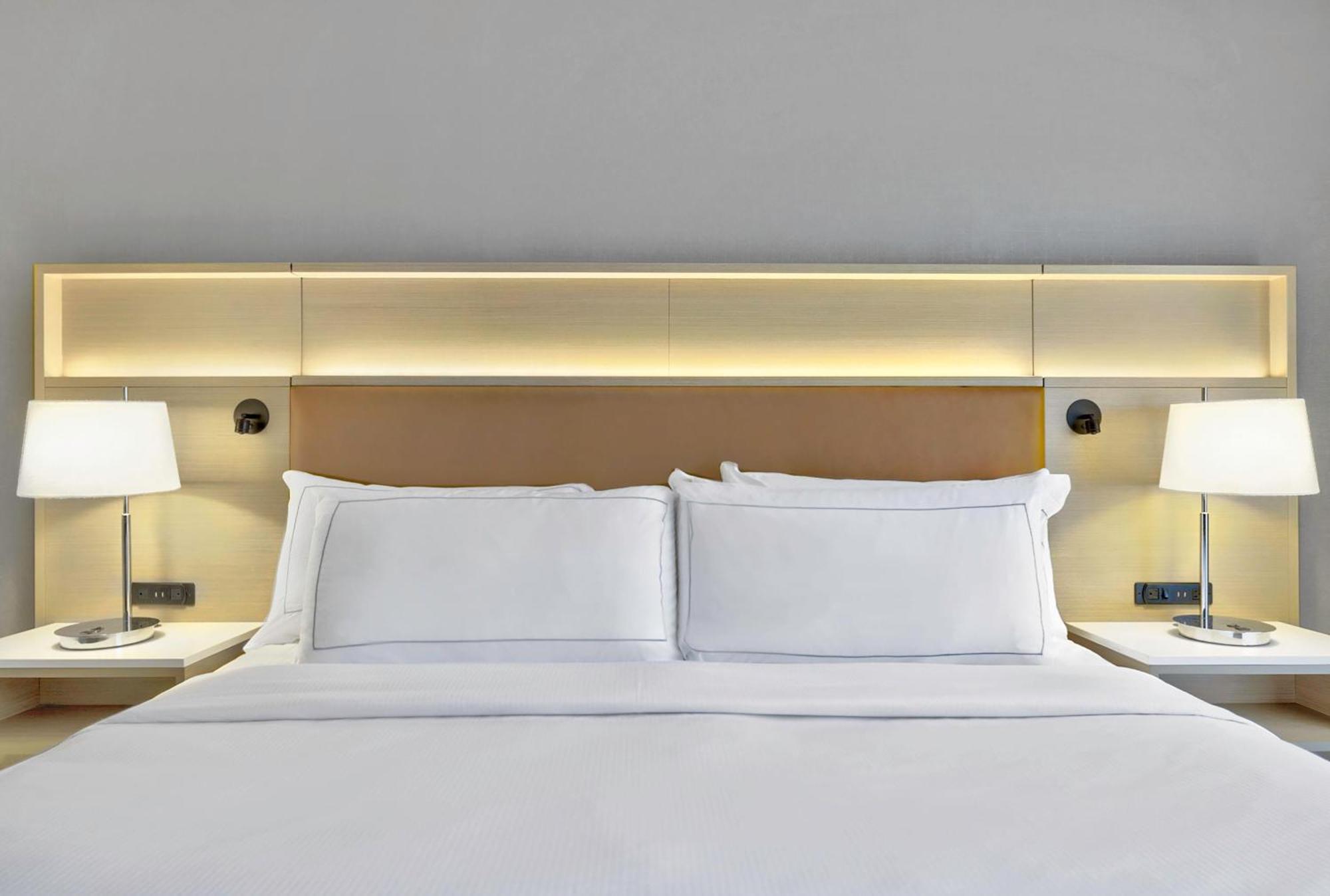 King Room with Accessible Tub - Mobility Access