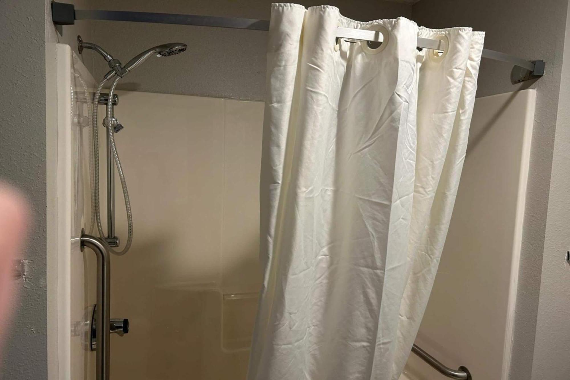 King Room with Tub and Lake View - Mobility and Hearing Accessible/Non-Smoking