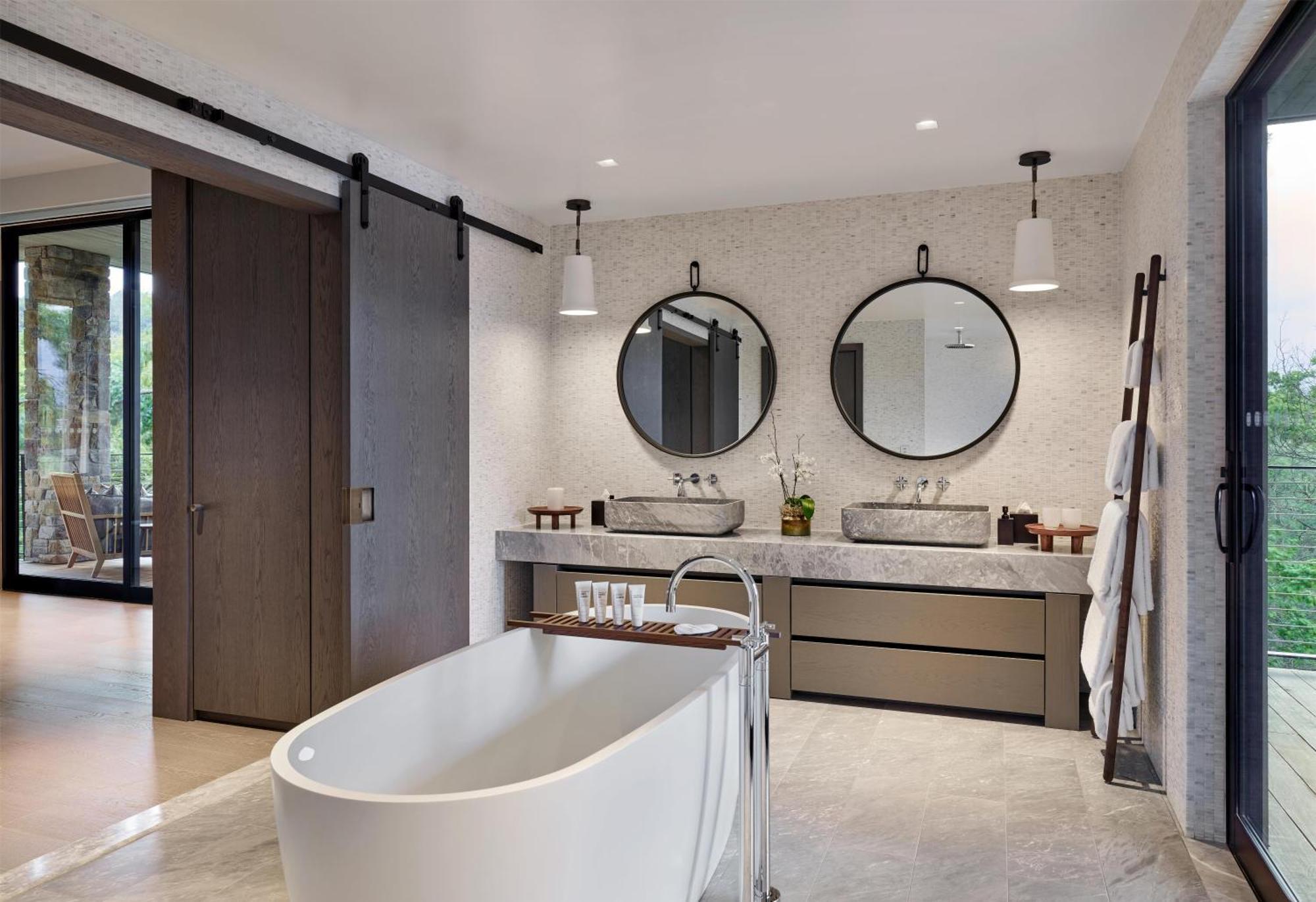 King Suite with Vineyard View