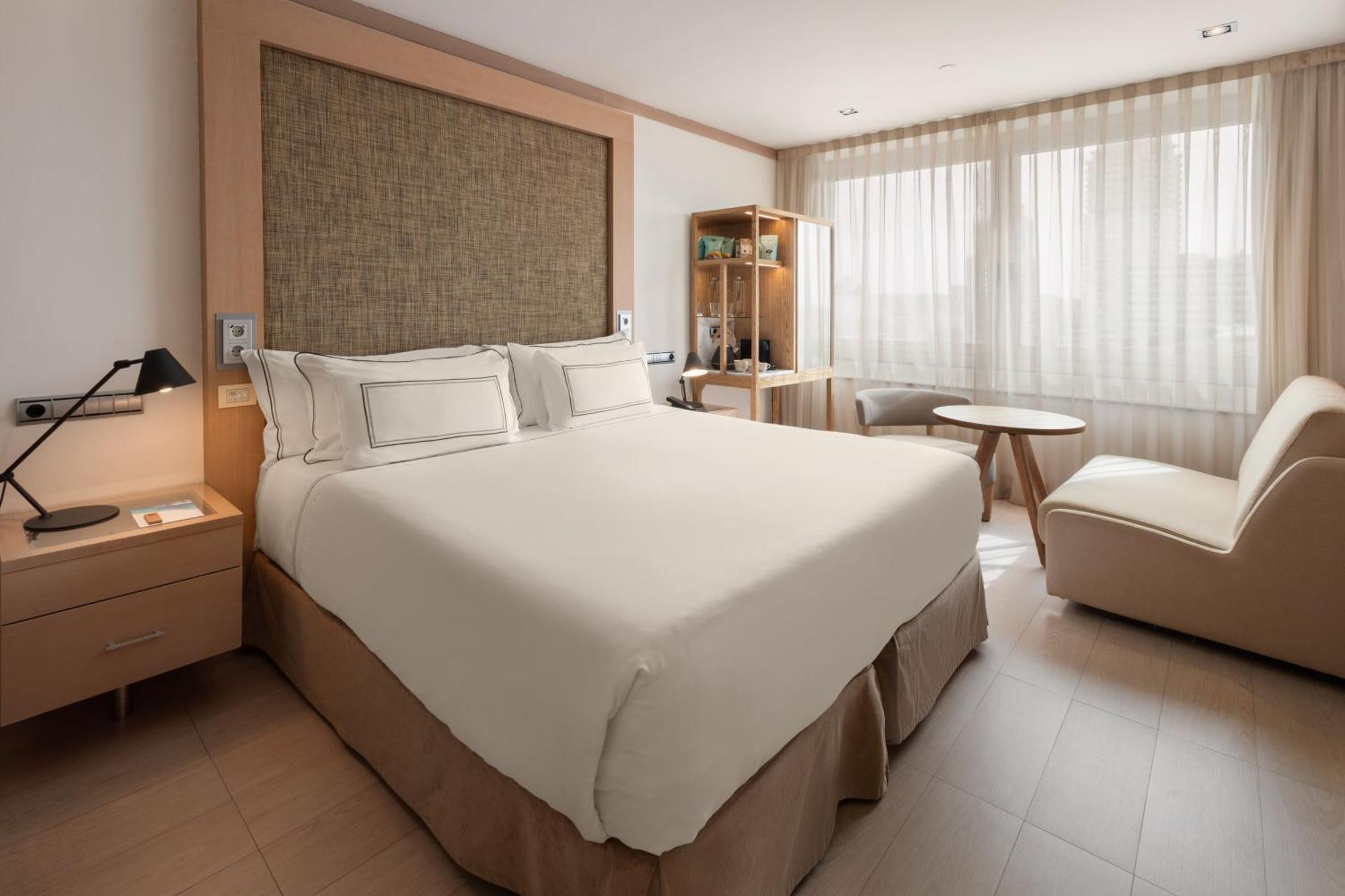 Deluxe Room,1774429046:JPEG