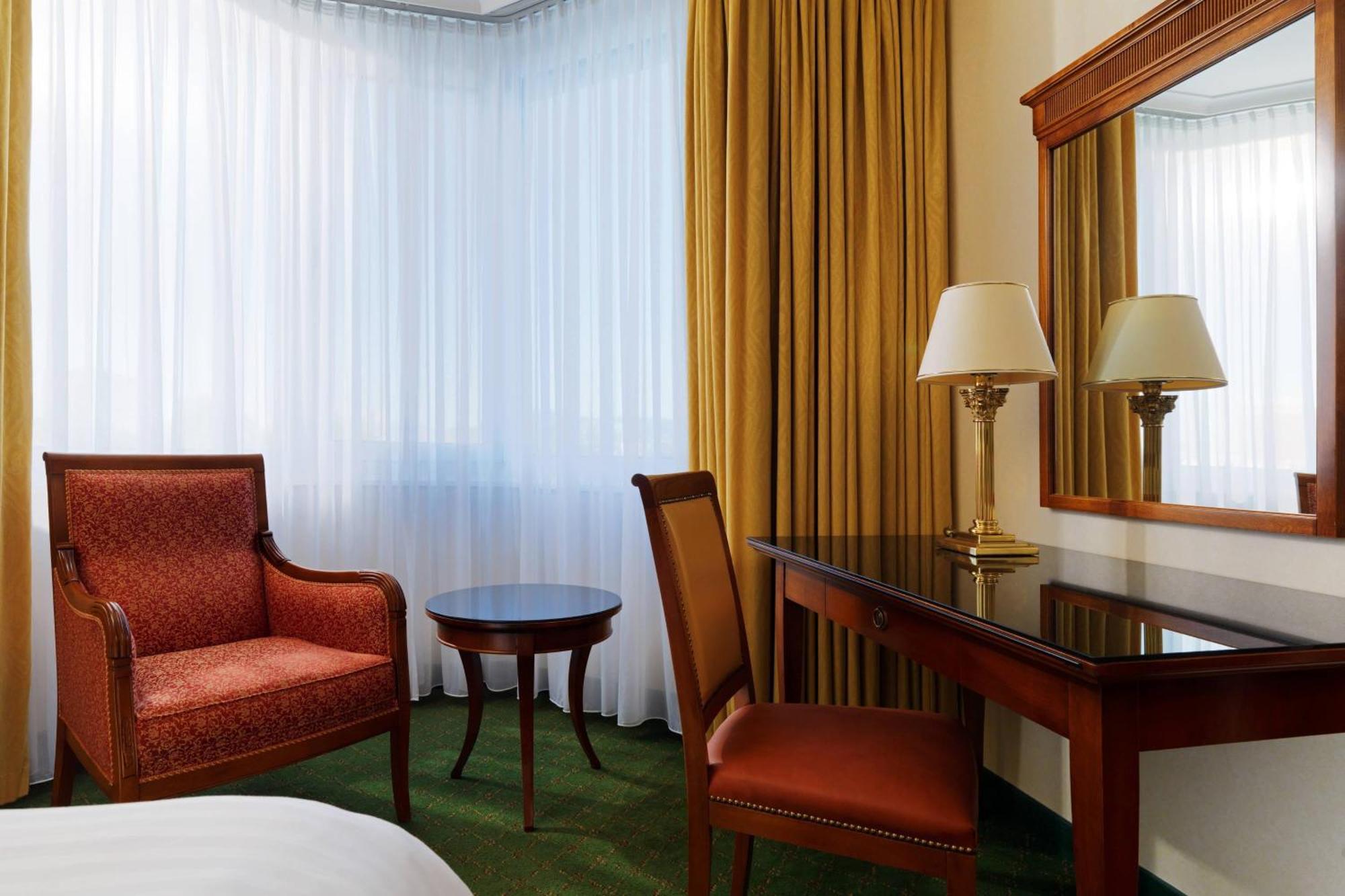 Guest room, 1 King, River view