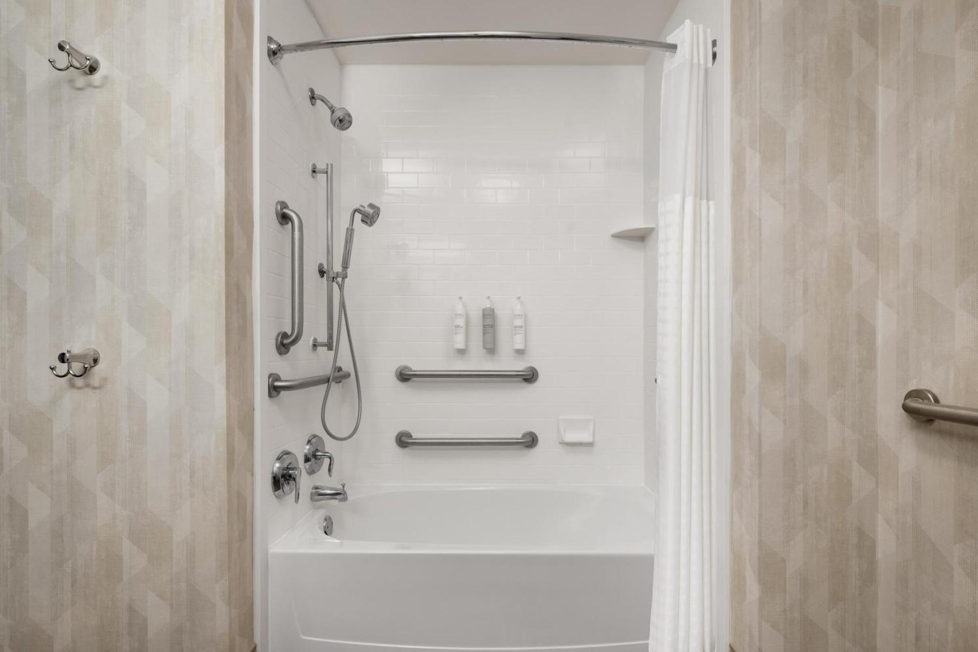 King Room with Accessible Tub - Mobility and Hearing Access/Non-Smoking
