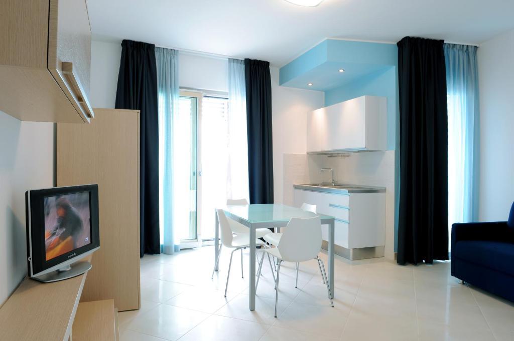 One-Bedroom Apartment with Sea View and Balcony (4 Adults)