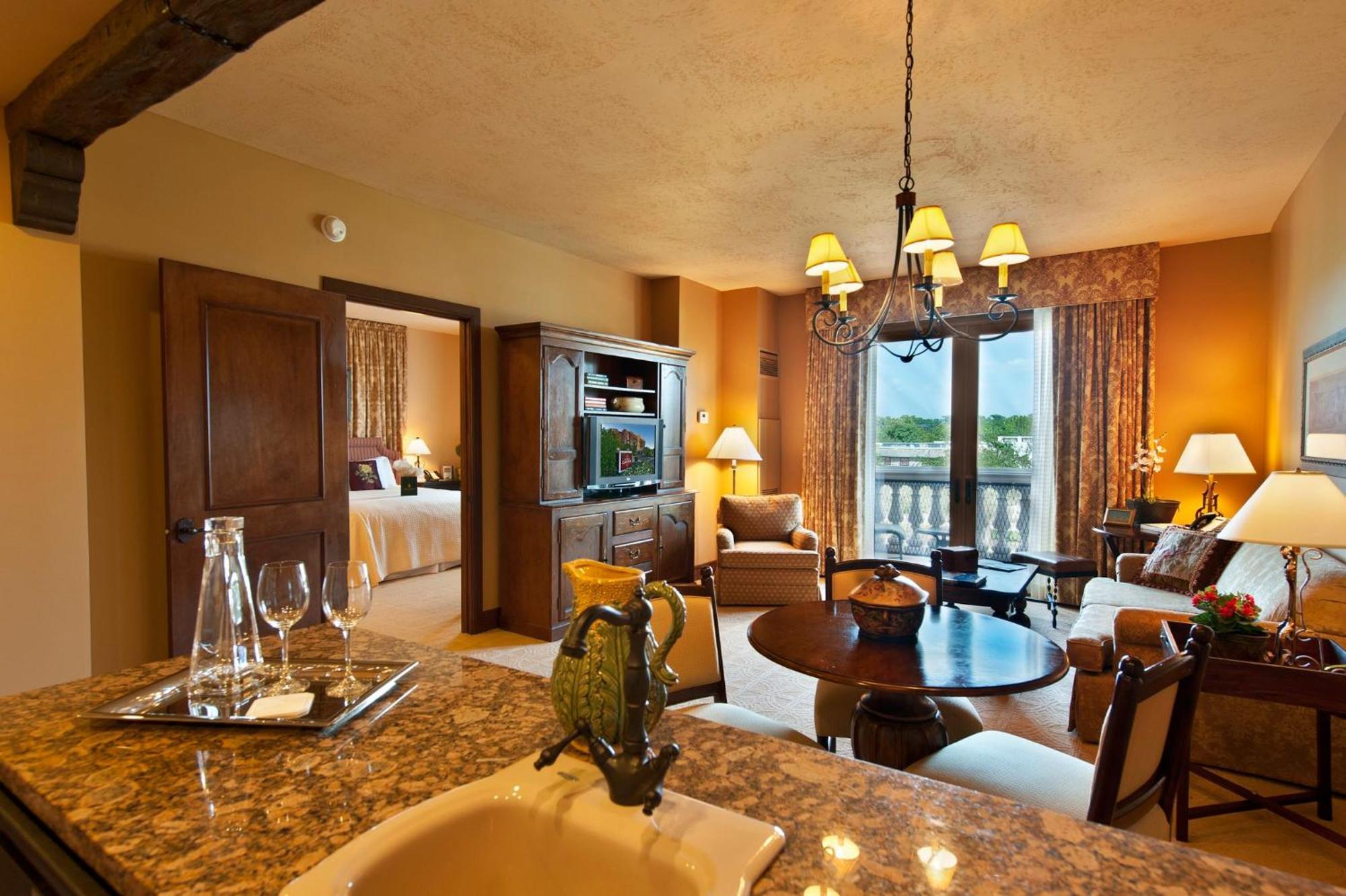 King Suite with Balcony,1426177770:JPEG