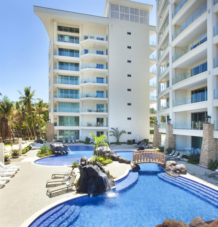 Deluxe Three-Bedroom Apartment