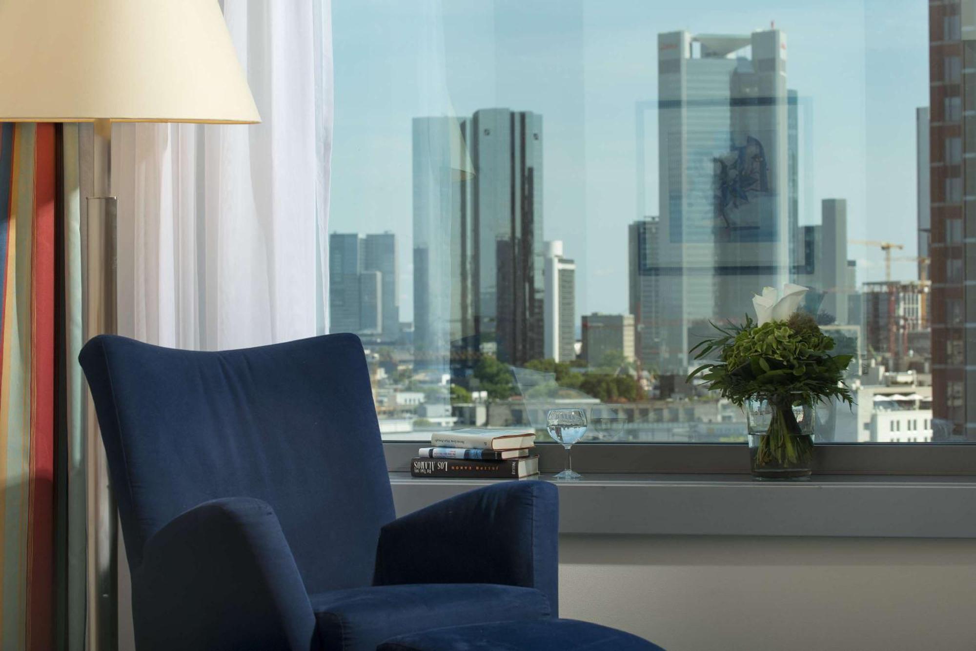 Superior Skyline Twin Room
