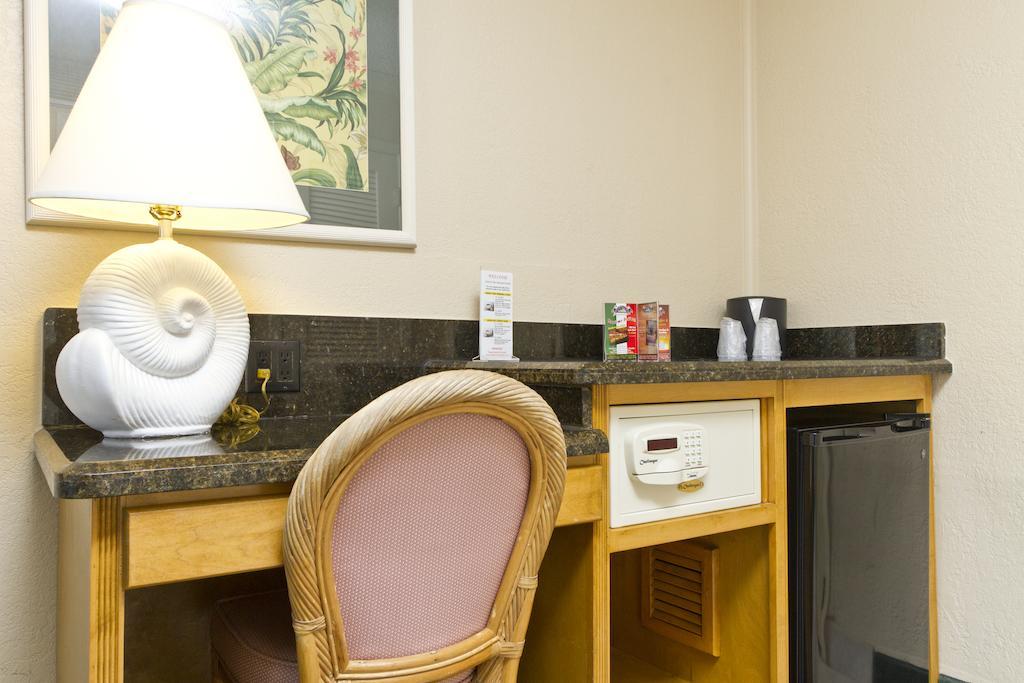 King Room with Partial Beach View,237155649:JPEG