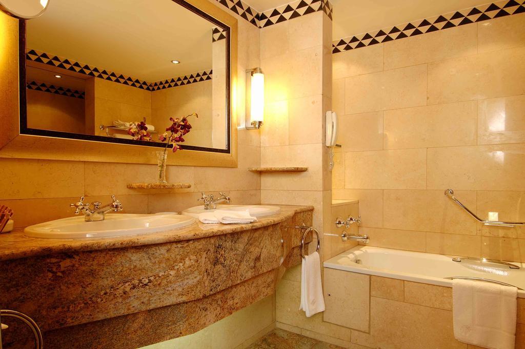 Executive Suite,1213755781:JPEG