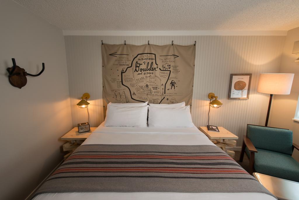 Deluxe King Room - Non-Smoking,699973216:JPEG