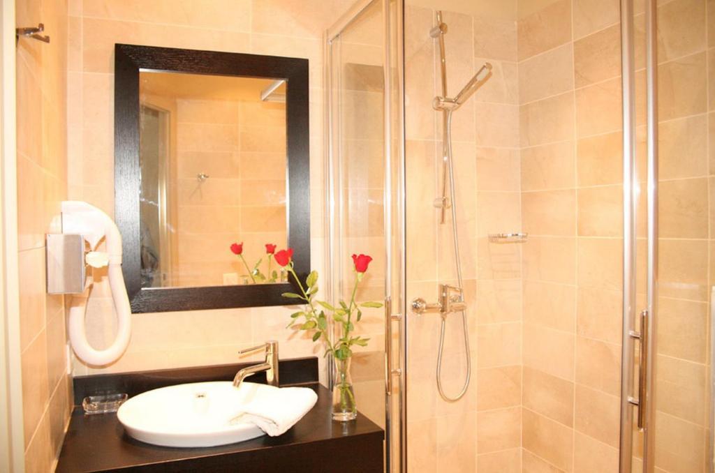 Classic Double Room,302384004:JPEG