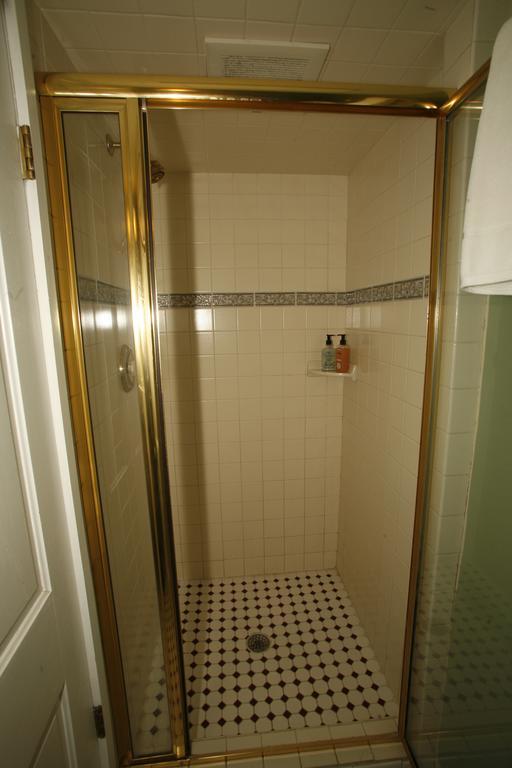 Superior Queen Room with Fireplace and Porch,656095695:JPEG