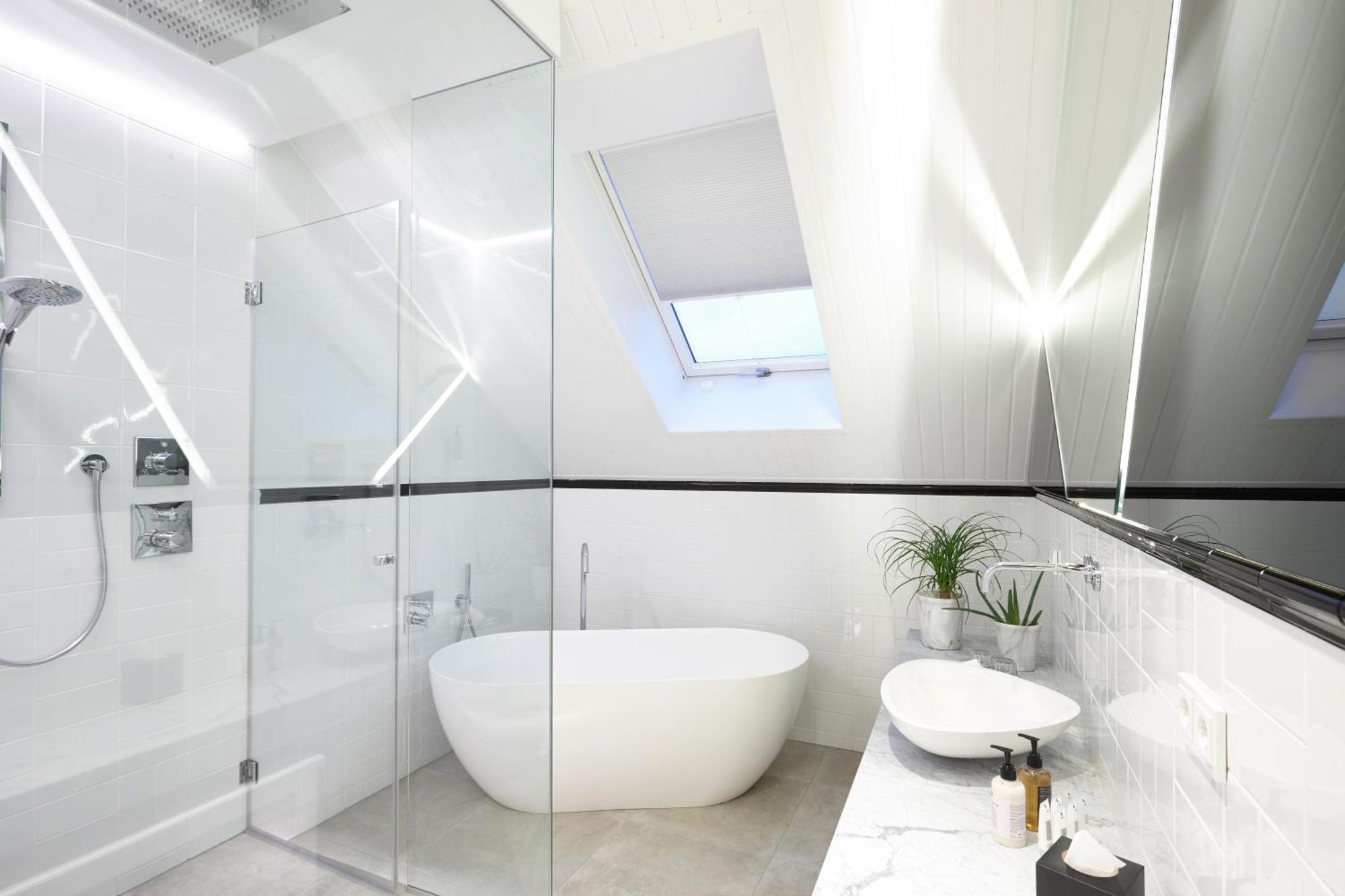 King Suite,1555278232:JPEG