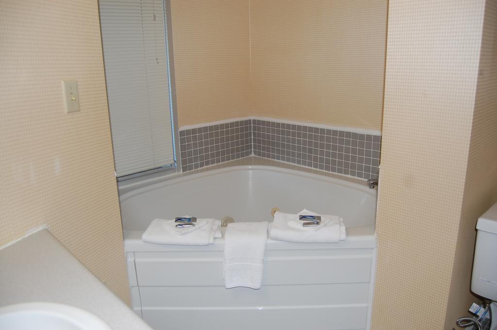 Suite with Two Queen Beds, Fireplace and Spa Bath,1653534322:JPEG