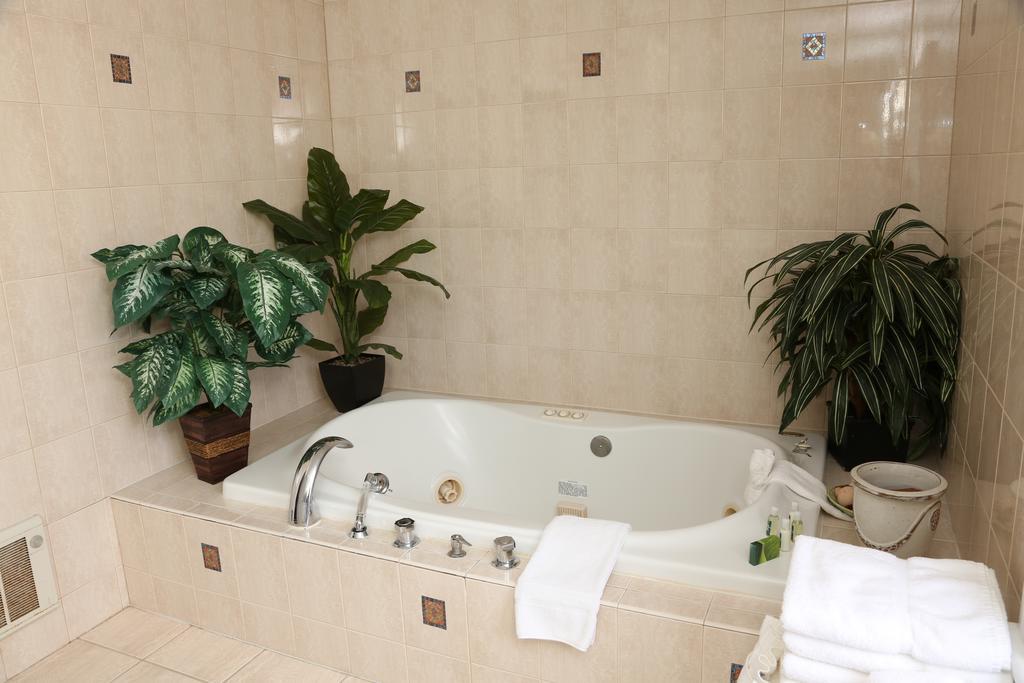 Bradley Suite,435093072:JPEG