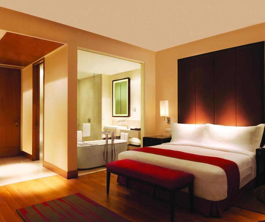 Deluxe City View Room king bed,280773137:JPEG