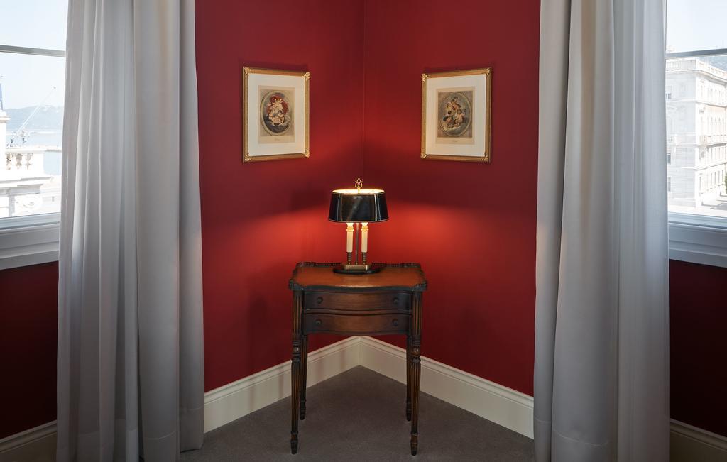 Suite with Square View,445293297:JPEG