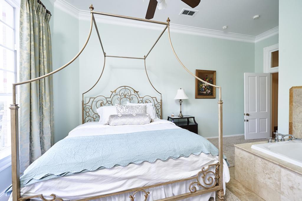 King Room with Spa Bath