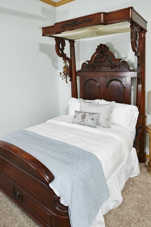 Queen Room with Spa Bath