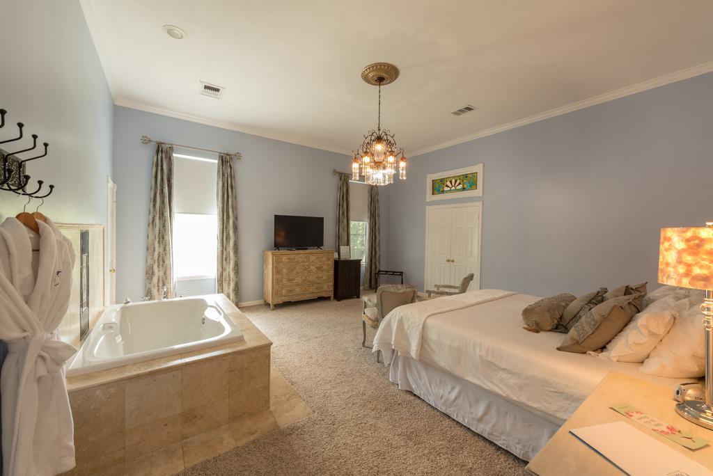 King Room with Spa Bath