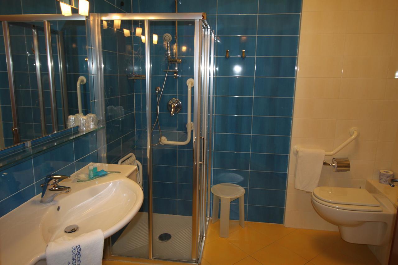 Double Room (1 Adult)